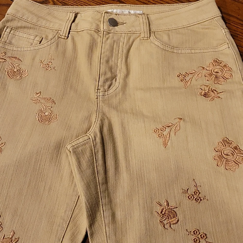Boston Proper Jeans,  size 2, beige with pink embroidery scattered flowers - Picture 2 of 10